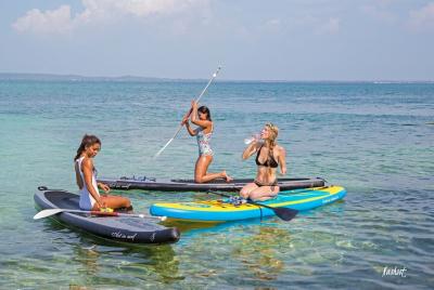 Excursión para grupos pequeños: Surf de remo al atardecer en Cart Excursión para grupos pequeños: Surf de remo al atardecer en Cart