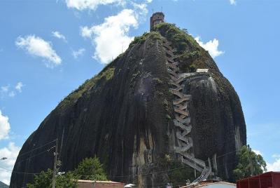 Guatapé y el Peñol- Medellín