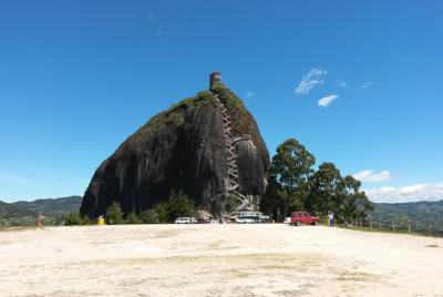 Excursión compartida a Peñol Rock y Guatape