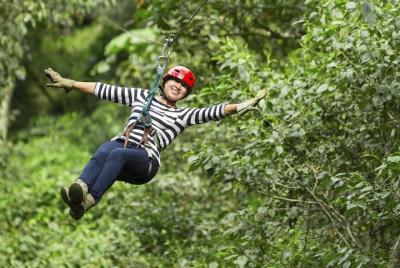 Aventura en tirolina desde Medellín
