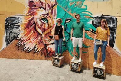 Recorrido sobre los grafiti/Comuna 13, degustación de fruta exóti