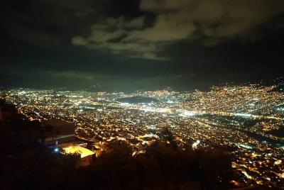 Recorrido Privado a Pie por La Comuna Uno en Medellín