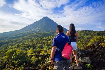 Caminata por el Parque Nacional Volcán Arenal con aguas termales 