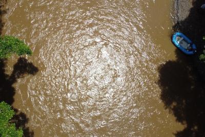 Safary flotando en el río Peñas Blancas