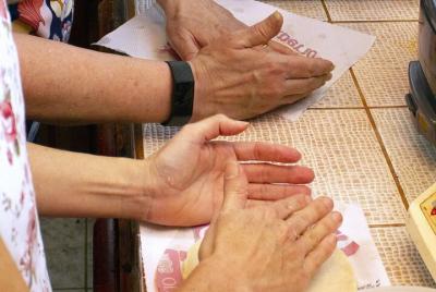 Clase privada de cocina típica con una familia costarricense