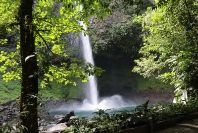 Excursión combinada 3-en-1 en Arenal: puentes colgantes, catarata Excursión combinada 3-en-1 en Arenal: puentes colgantes, catarata