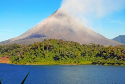 Traslado de ida desde La Fortuna a Monteverde a través del lago A