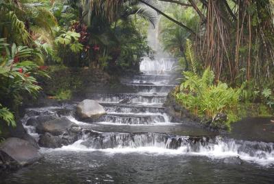 Haz un chapuzón: rafting con combo de aguas termales de Tabacón