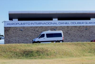 Traslado privado desde el aeropuerto de Liberia a los hoteles de 