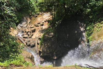 Explorando cascadas escondidas en Bribri