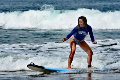 Clase de surf privada en Playa Grande para principiantes y usuarios intermedios Clase de surf privada en Playa Grande para principiantes y usuarios intermedios