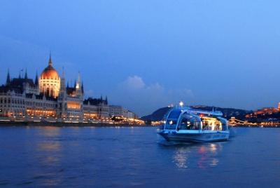 Crucero nocturno por el río Danubio en Budapest Crucero nocturno por el río Danubio en Budapest
