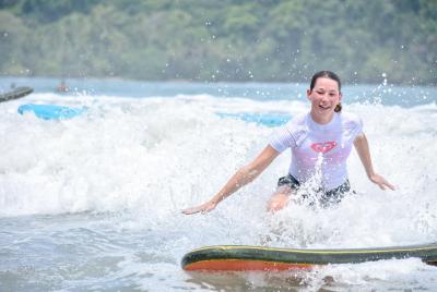 Clases de surf en Manuel Antonio con recogida incluida
