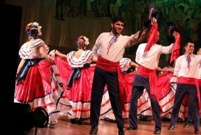 Cena + Show Típico en el mejor mirador de la Ciudad