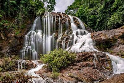 Experiencia de medio día de la cascada El Indio con almuerzo