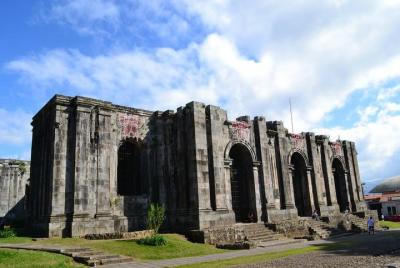 Excursión de día completo a las ruinas de Cartago, volcán Irazú y