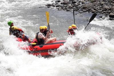 El rafting en el río Sarapiquí de clase III - IV
