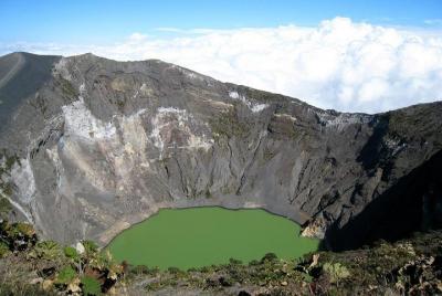 Volcán Irazu de medio día y Basílica de los Angeles 