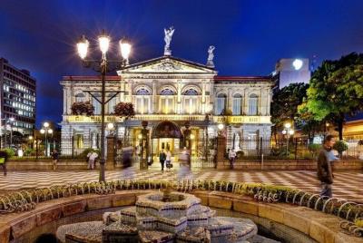 Traslado privado de salida: Ciudad de San José a Aeropuerto de Sa