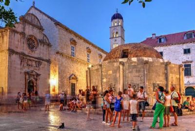 Un paseo nocturno por los siglos - Tour privado Un paseo nocturno por los siglos - Tour privado