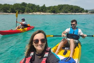 Visita guiada en kayak a las islas Pakleni