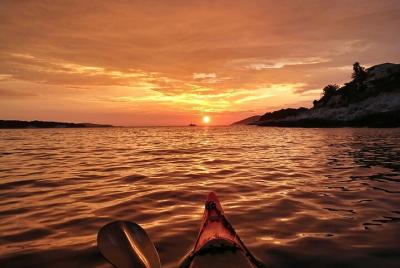 Atardecer en kayak de mar Hvar