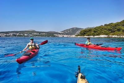 Aventura en kayak de mar en grupos pequeños desde la isla de Hvar