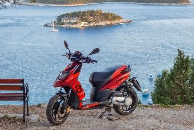Alquiler de scooter 50cc Hvar