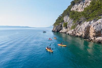 Tour de medio día en kayak para grupos pequeños en Makarska Tour de medio día en kayak para grupos pequeños en Makarska