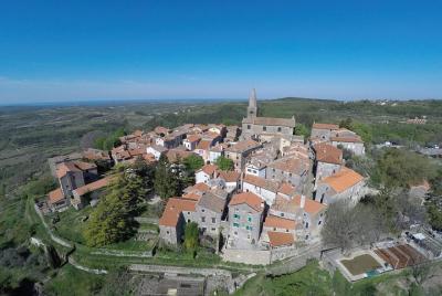 Encantadora ciudad de las colinas, Groznjan y Oprtalj, excursión  Encantadora ciudad de las colinas, Groznjan y Oprtalj, excursión
