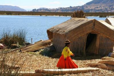 Excursión de medio día a las Islas flotantes de Uros desde Puno