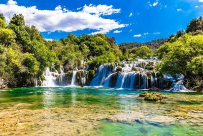 Tour a las cascadas de Krka y cata de vinos desde Split