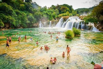 Excursión de un día completo a las cataratas de Krka y Sibenik de