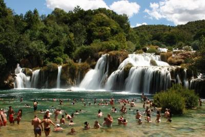 Tour de día completo al Parque Nacional Krka Waterfalls desde Tro