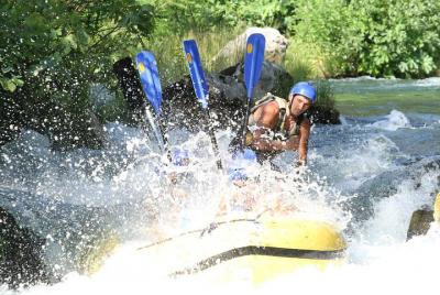 Experiencia de rafting de medio día en el río Cetina