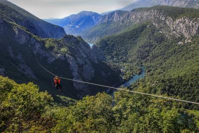 Zipline Croacia: Aventura en tirolina en el cañón Cetina desde Om