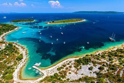 Crucero de tres islas con Laguna Azul y Solta