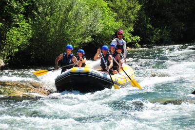 Rafting en Cetina en un pequeño grupo con elementos de barranquis