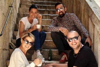 Charla y vino con un local