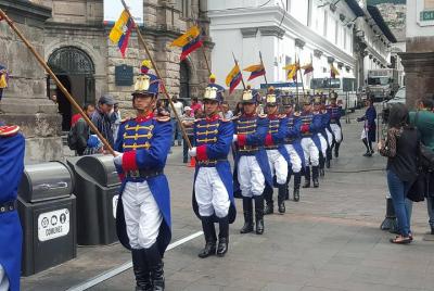 Tour Privado: Ceremonia del Cambio de Guardia y Palacio de Gobier