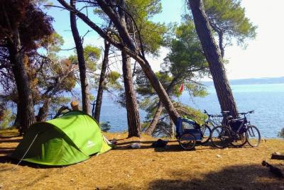 Alquiler de carpa y equipo de camping.