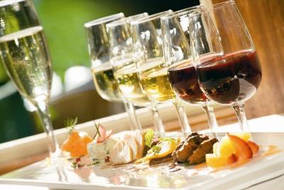 Milos: cata de vinos y maridaje en "Armenaki" Milos: cata de vinos y maridaje en