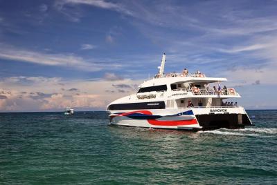 Muelle de Surat Thani Tapee a Koh Phangan en catamarán de alta ve Muelle de Surat Thani Tapee a Koh Phangan en catamarán de alta ve