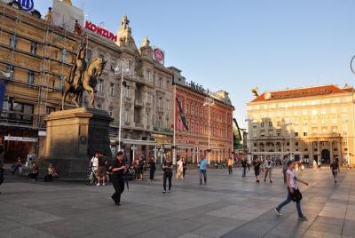 Recorrido a pie por Zagreb y entrada al Museo de las Relaciones R