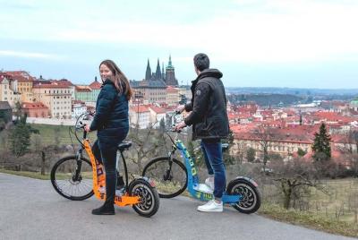 Tour privado. Ciudad Mágica de Praga 60 minutos en e-Bike / e-Sco