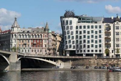 Explore el arte y la arquitectura poscomunista de Praga con un lo