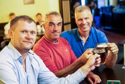 Excursión a pie por el casco antiguo y la cerveza de Praga, inclu