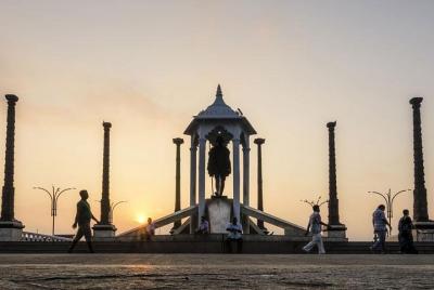 Visitar la ciudad de Pondicherry en vehículo privado. Visitar la ciudad de Pondicherry en vehículo privado.