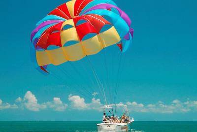 Experiencia privada de parasailing en Punta Cana Experiencia privada de parasailing en Punta Cana