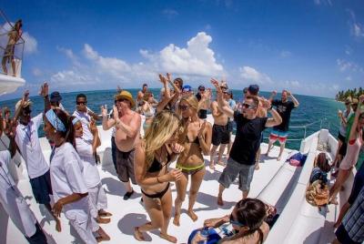 Día Completo a Isla Catalina en Catamaran con Esnórquel